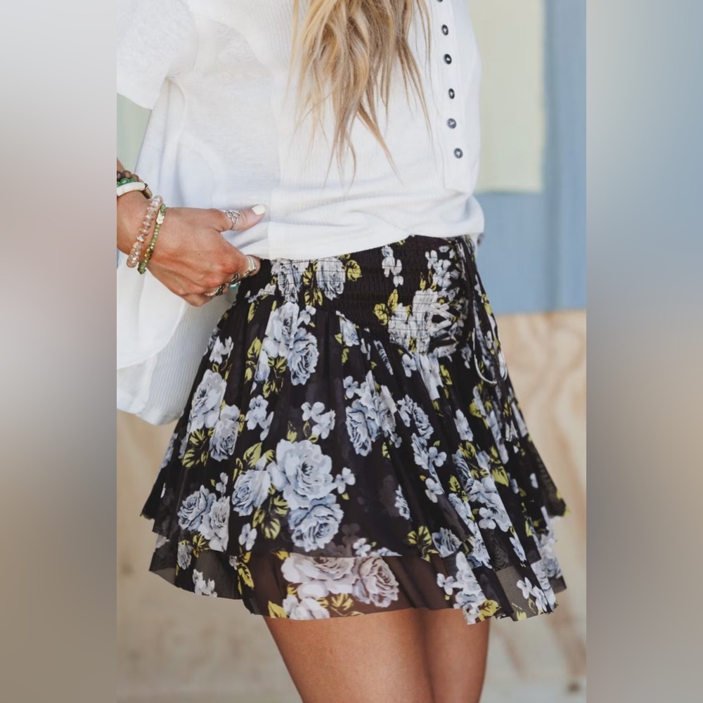NWT Listicle Boho Floral Print Corset Lace Up Front Mini Skirt Shorts Skort - Picture 6 of 11